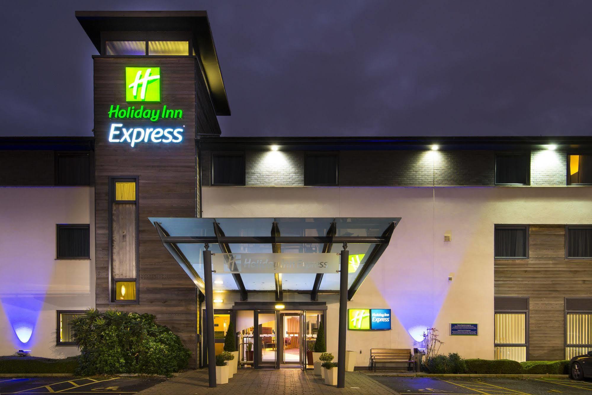 Holiday Inn Express Cambridge Exterior foto